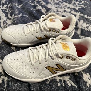 New Balance Fastpitch Molded VELO Cleats - W8.5 - Gold/White - NWOT - Never Worn